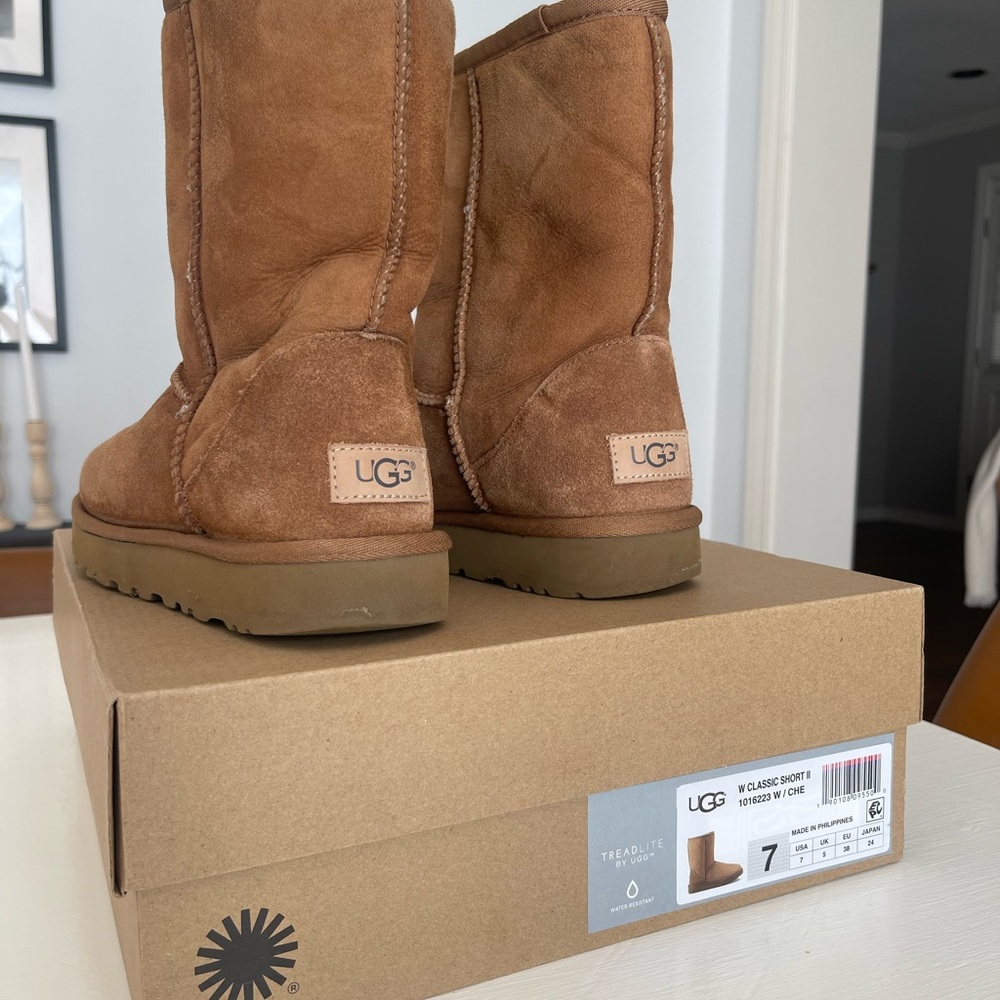 UGG W Classic Short II